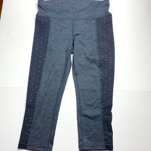 Xersion woman mesh leg black Capri leggings size M